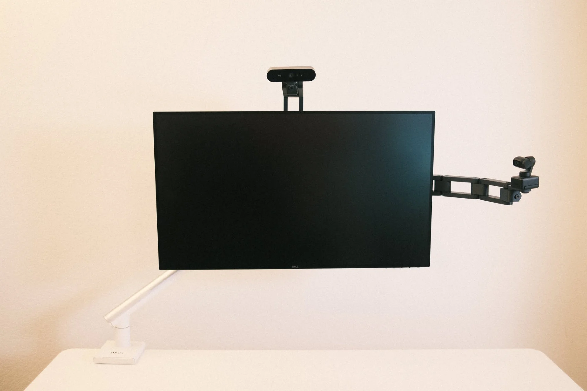 Calibra Link Arm mounted on monitor with webcam